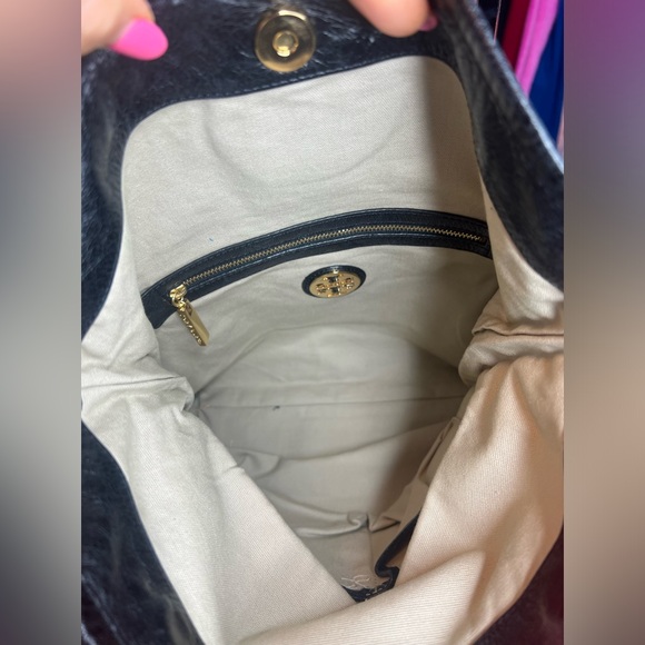 Tory Burch Classy Black Bag - Picture 7 of 9
